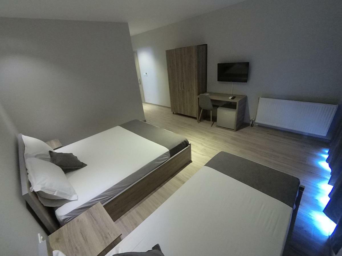 Hotel Vila Nino Berat Exterior photo