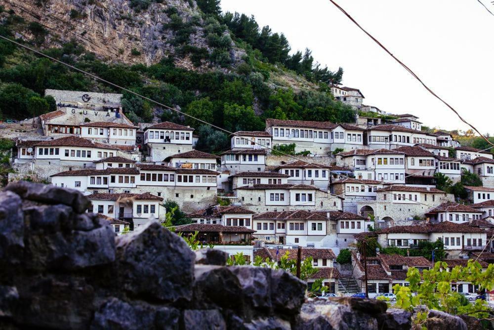 Hotel Vila Nino Berat Exterior photo